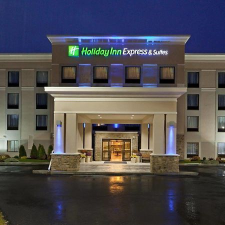 Holiday Inn Express & Suites Malone By Ihg Exterior foto