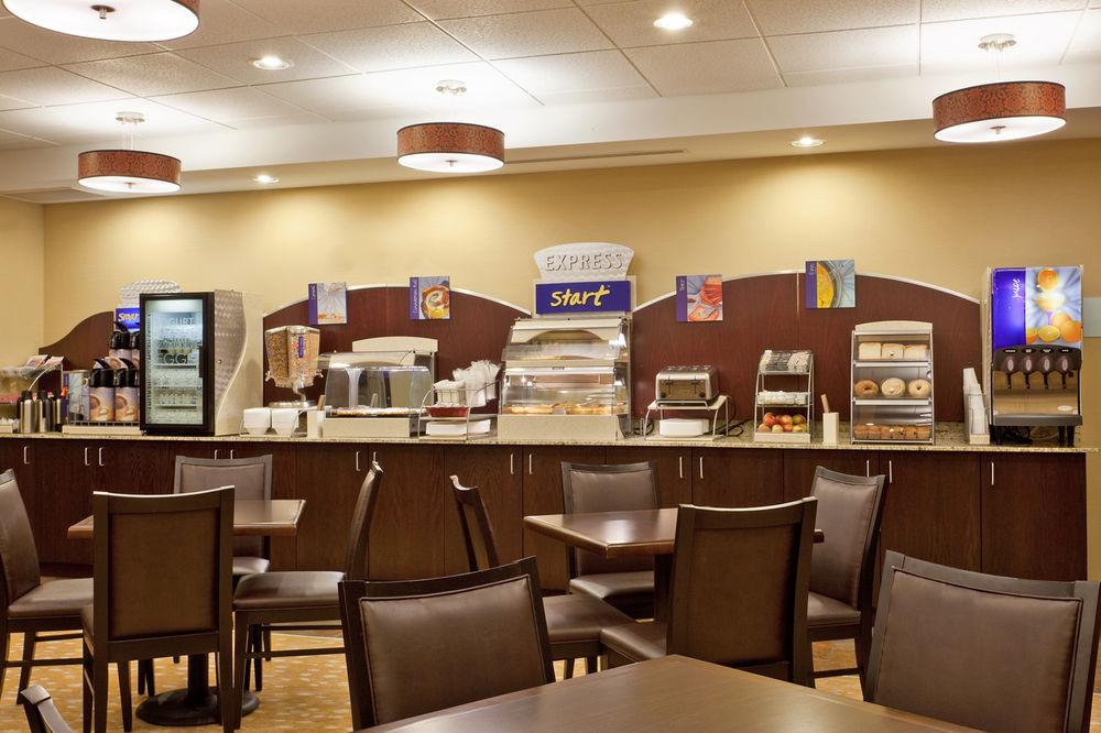 Holiday Inn Express & Suites Malone By Ihg Exterior foto