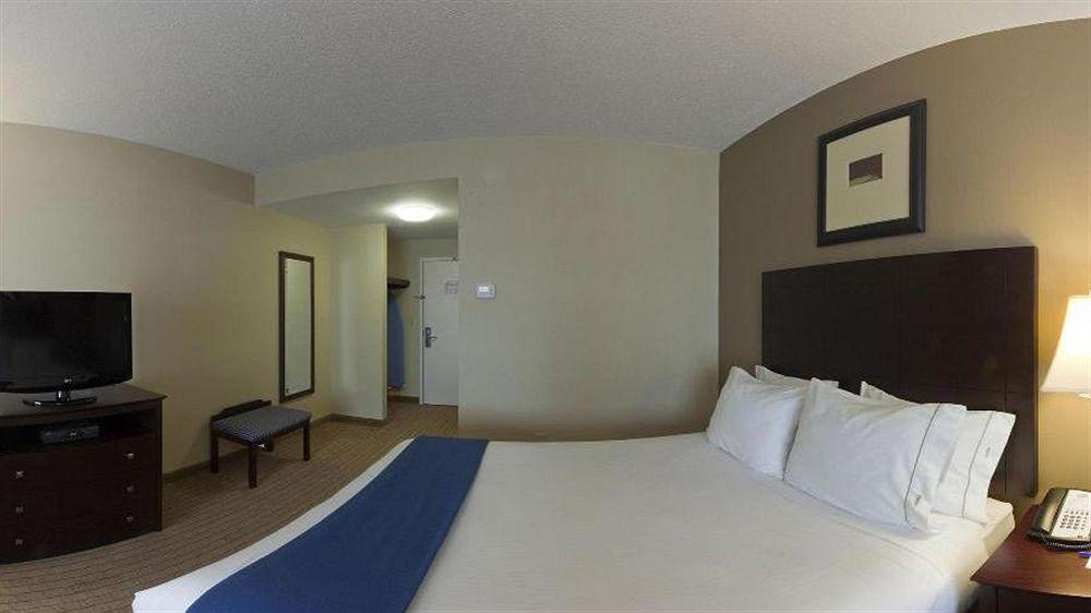 Holiday Inn Express & Suites Malone By Ihg Exterior foto