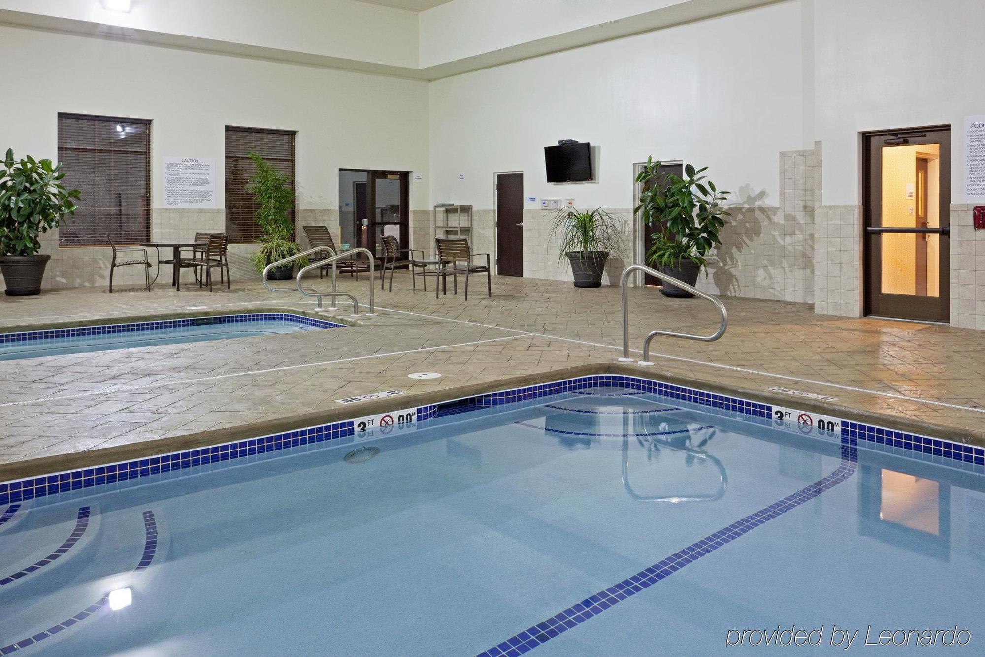 Holiday Inn Express & Suites Malone By Ihg Facilități foto