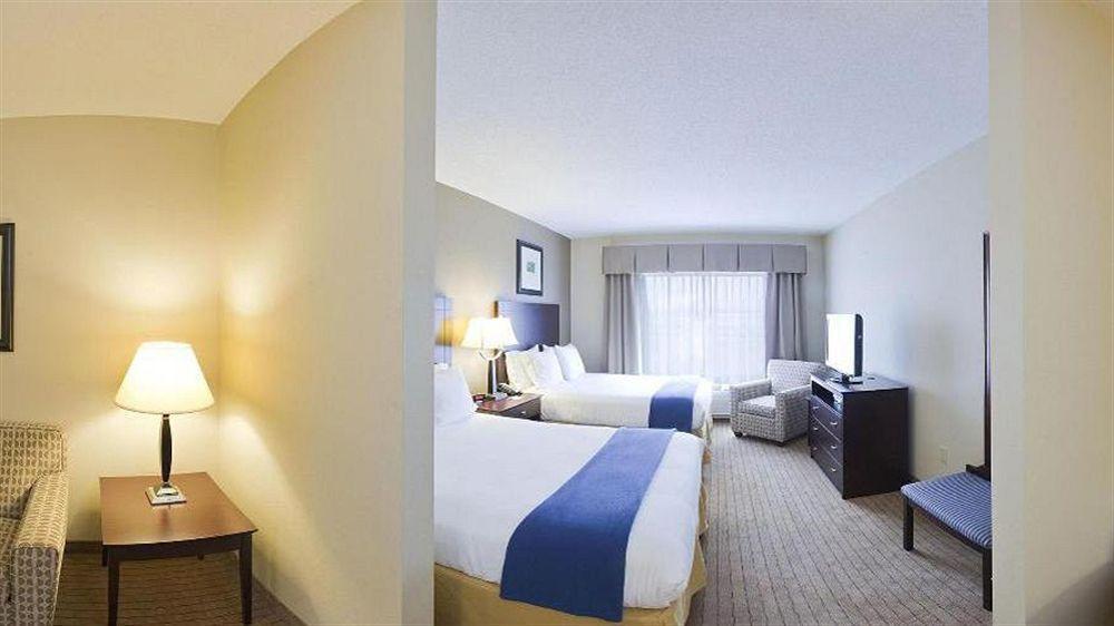 Holiday Inn Express & Suites Malone By Ihg Exterior foto