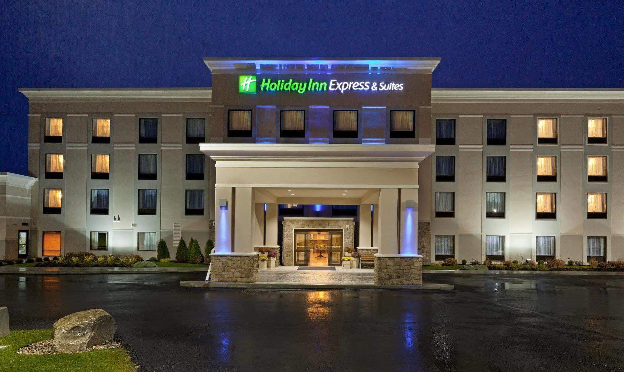 Holiday Inn Express & Suites Malone By Ihg Exterior foto
