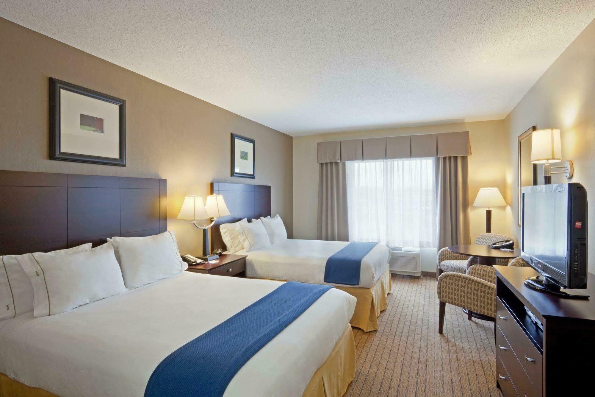 Holiday Inn Express & Suites Malone By Ihg Exterior foto