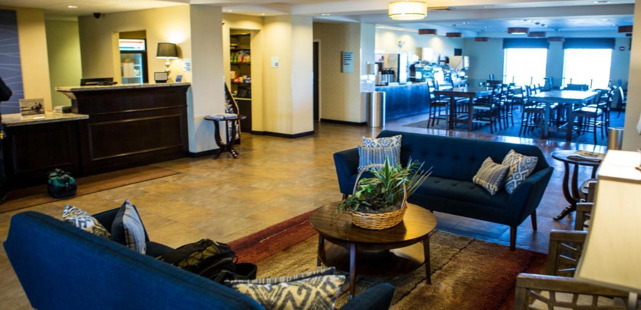 Holiday Inn Express & Suites Malone By Ihg Exterior foto